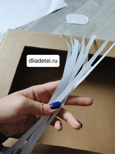 +как научить ребенка резать ножницами, развивающие игры +для детей 2 лет, игры +для малышей 2 3 года, развивающие игры 2 года дома, игры +с ребенком 2 5 года дома, игры дома 2 года, игра разрежь паутину